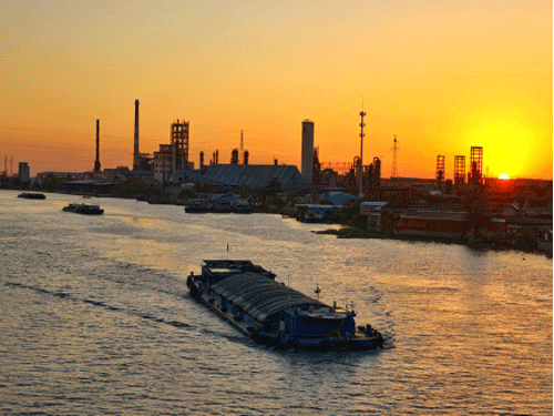 落日熔金映舟影（摄影）